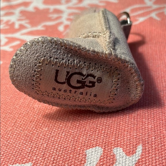 UGG Boot FOB - Picture 3 of 4